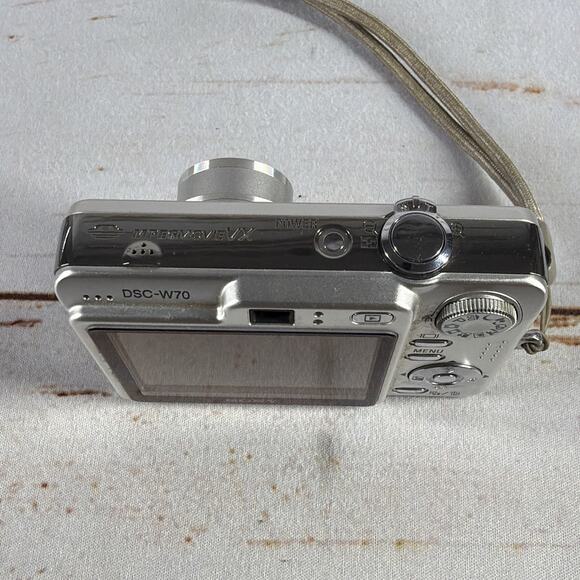 Sony Cyber-shot DSC-W70 7.2MP Digital Camera For Parts/Repair No Battery/Charger - Picture 5 of 6